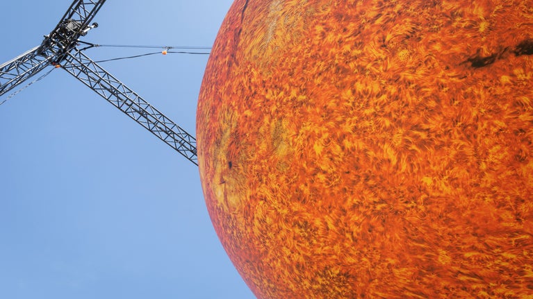 Helios yng Ngerddi Dyffryn